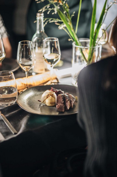 Blick auf den Platz an einem Dinnertisch