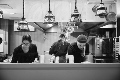 GOOSE Gourmet beim Vorbereiten eines Caterings in der Küche